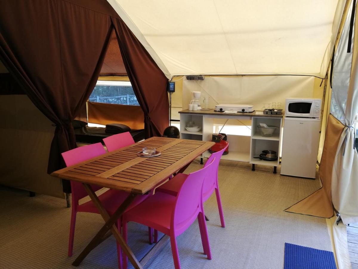 Camping La Fritillaire Hotel Savigny-en-véron Exterior foto